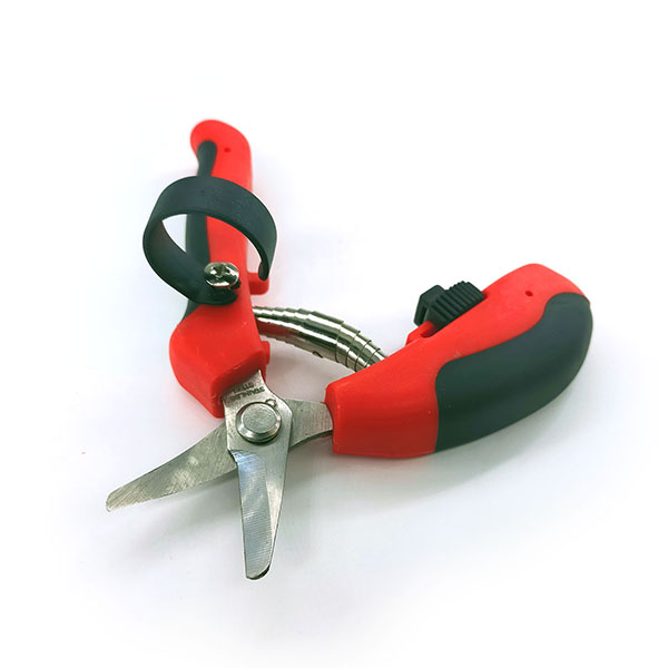 果実の収穫や細かな剪定に最適なニードルノーズばさみ。