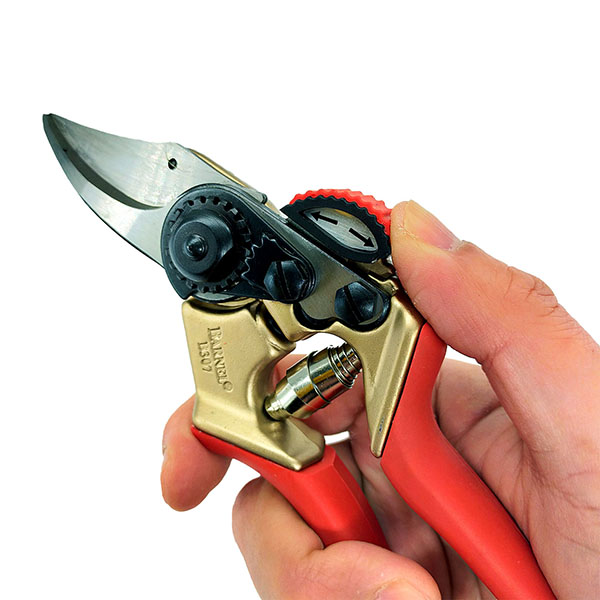 プロのガーデナー向け392フラッグシップ剪定ばさみ。