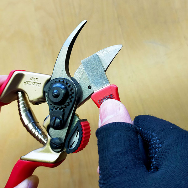 プロのガーデナー向け392フラッグシップ剪定ばさみ。