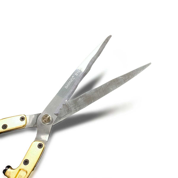 生垣の剪定に最適なプロ向け刈込剪定ばさみ。
