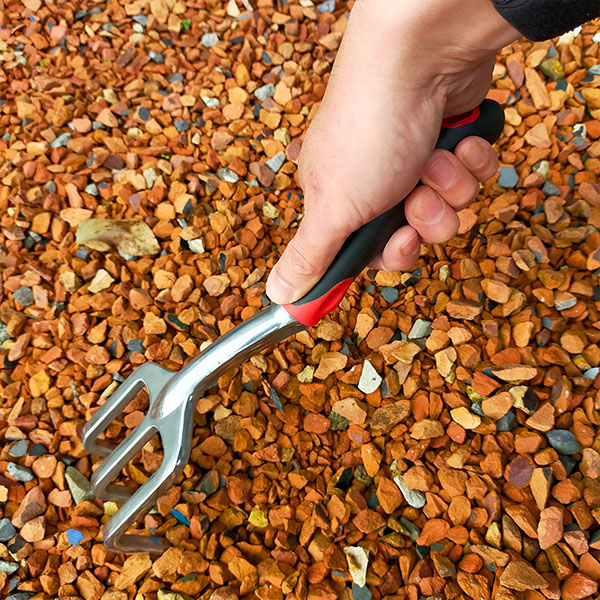 土ならしや除草作業に最適なハンドレーキ。