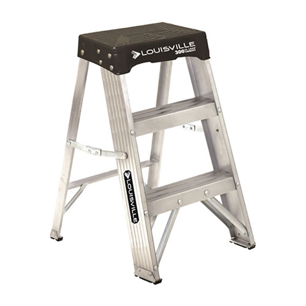 耐候性にも優れたアルミ製のボディとステップで構成された軽量脚立。