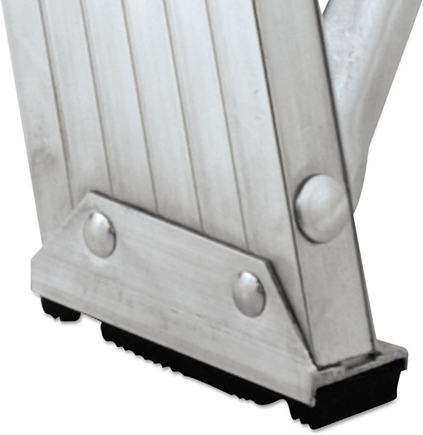 耐候性にも優れたアルミ製のボディとステップで構成された軽量脚立。