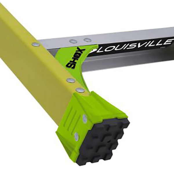 グラスファイバーとアルミステップで構成された脚立