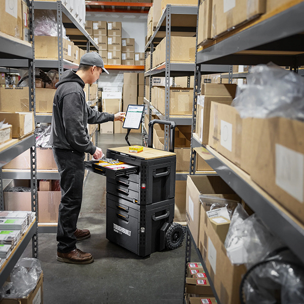 TOUGHBUILT STACKTECH タイヤ付き引き出し収納BOX。