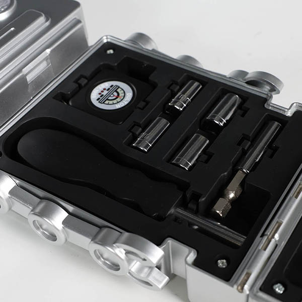 遊び心溢れるロボットデザインの工具セット。