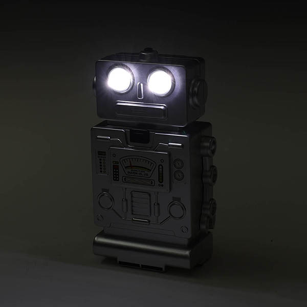 遊び心溢れるロボットデザインの工具セット。