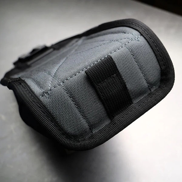 コンパクトながら拡張性とカスタマイズ性が高く、日常使いや現場調査にも最適なクリップ式ポーチ。