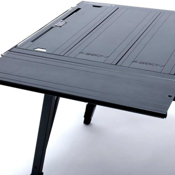 それぞれの脚が無段階で調整可能のため、フラットな地面以外でも設営ができます。