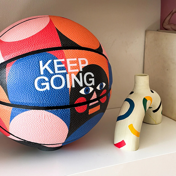 イタリアのデザインスタジオBRUTTOによる、アートなバスケットボール。