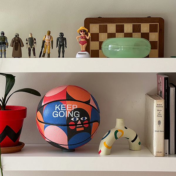 イタリアのデザインスタジオBRUTTOによる、アートなバスケットボール。