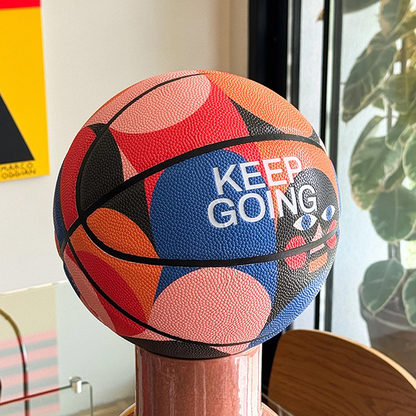 イタリアのデザインスタジオBRUTTOによる、アートなバスケットボール。