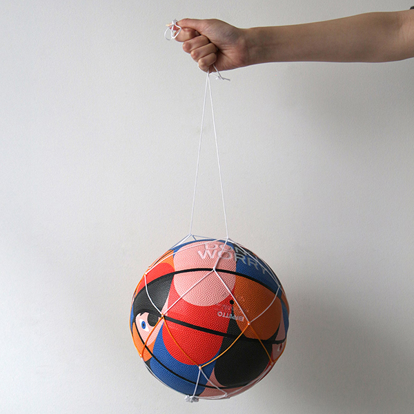 イタリアのデザインスタジオBRUTTOによる、アートなバスケットボール。