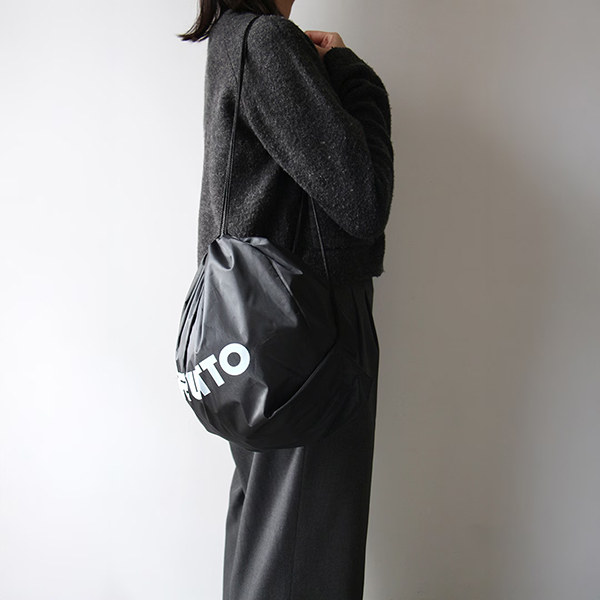 イタリアのデザインスタジオBRUTTOによる、アートなバスケットボール。