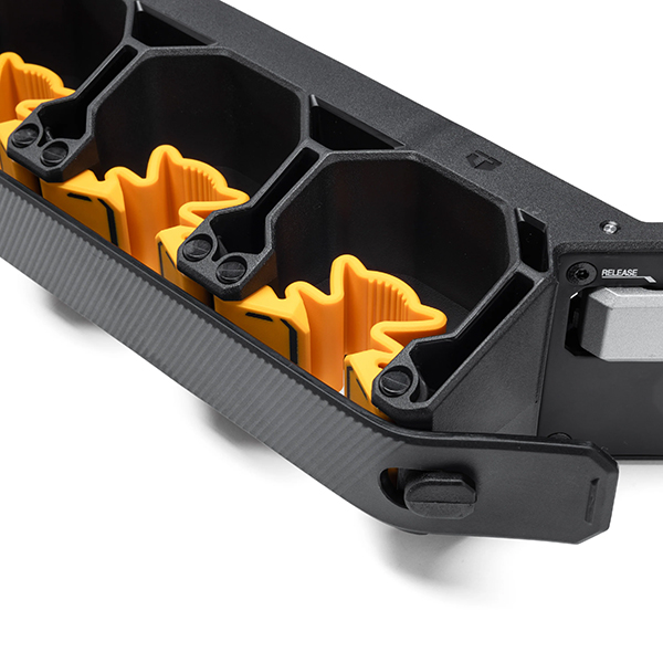 コーナーレールに対応した長尺ツールに最適なホルダー。