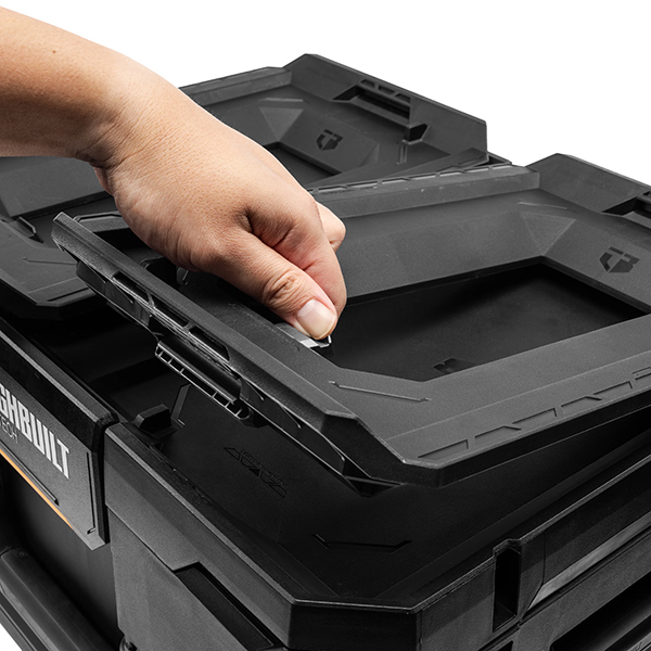 ハーフサイズの上にフルサイズモデルのスタッキングを可能にするアダプター。