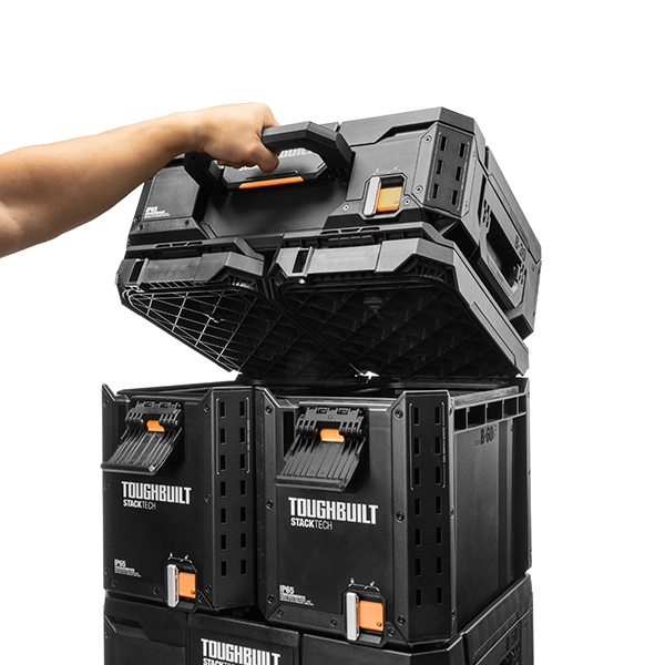 ハーフサイズの上にフルサイズモデルのスタッキングを可能にするアダプター。