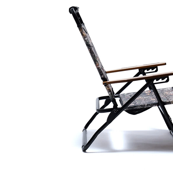 4段階のリクライニング機能付きのローバーチェア。