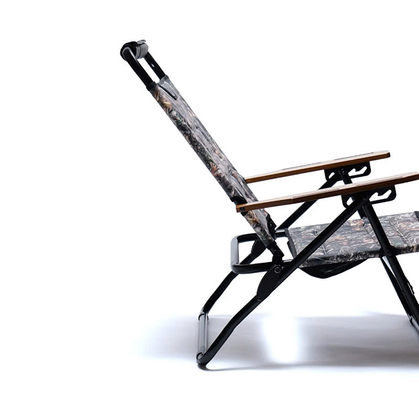 4段階のリクライニング機能付きのローバーチェア。