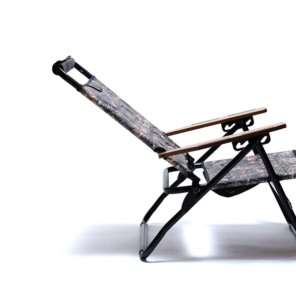 4段階のリクライニング機能付きのローバーチェア。