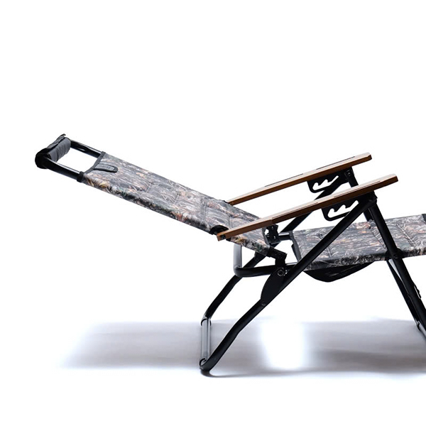 4段階のリクライニング機能付きのローバーチェア。