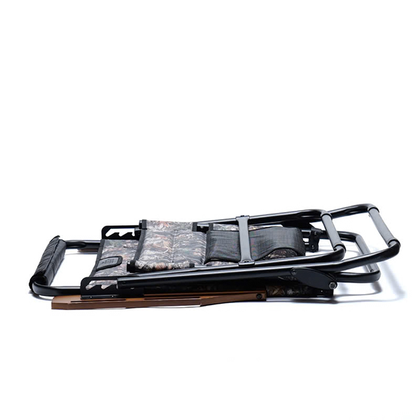 4段階のリクライニング機能付きのローバーチェア。