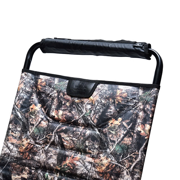 4段階のリクライニング機能付きのローバーチェア。