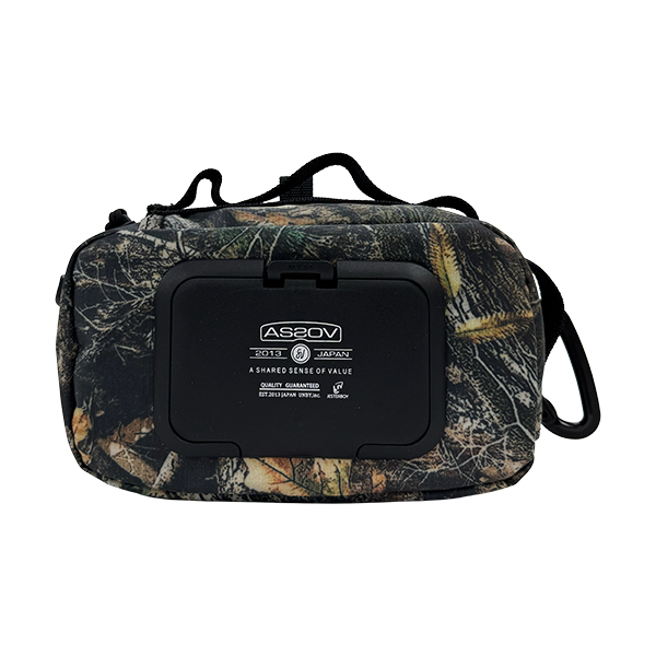 ティッシュやウェットティッシュをまとめて持ち運べる多機能ケース。