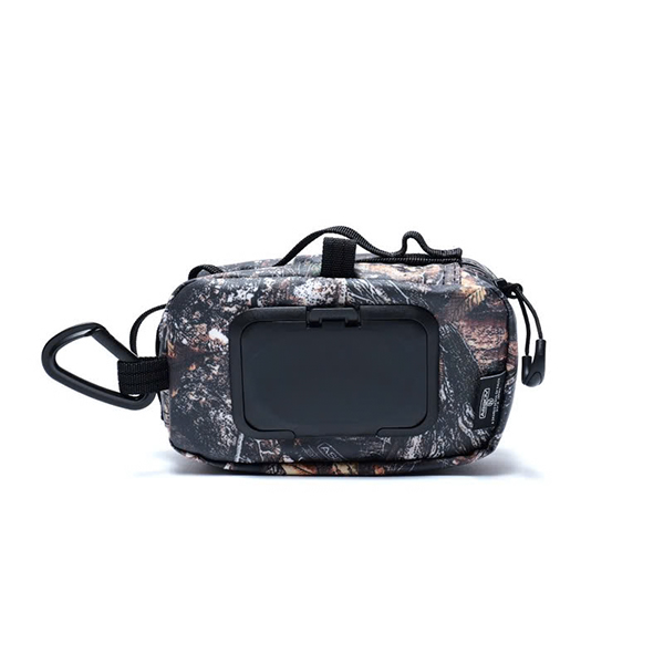 ティッシュやウェットティッシュをまとめて持ち運べる多機能ケース。