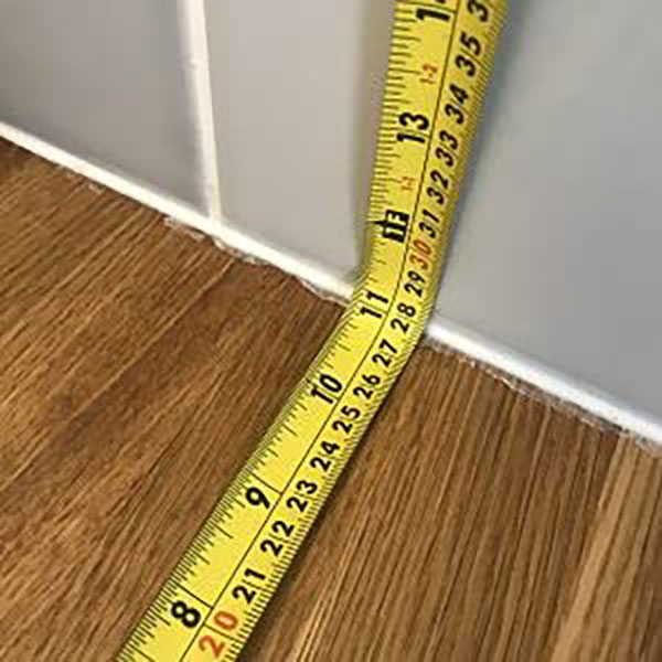 手持ちのテープメジャー、コンベックスに挟むだけで内寸を素早く測定可能にするクリップ。