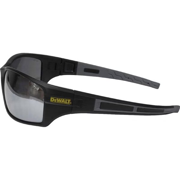 顔に沿ってカーブしているラップアラウンドデザインのDEWALT GEARオーガーセーフティーグラス。