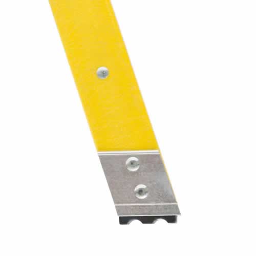 広い足場を確保する折り畳み式足場台。