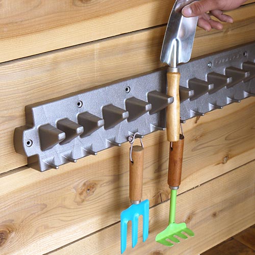 フロントツールハンガー採用で大容量収納可能。