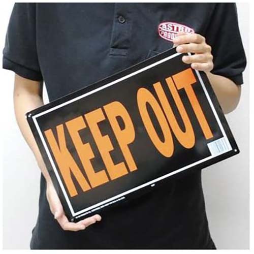 視認性に優れたHI-VISオレンジとブラックのアルミサインプレート