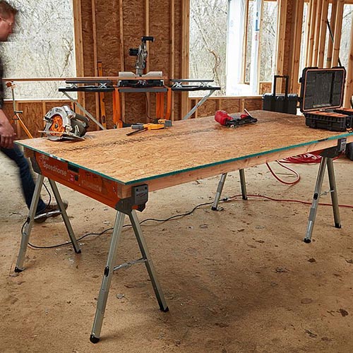 ワークスペースに有能なソーホーススタンド２本セット。