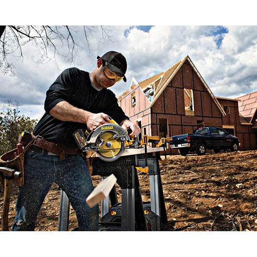 さまざまな顔の形やサイズに合うように設計された快適なゴーグル