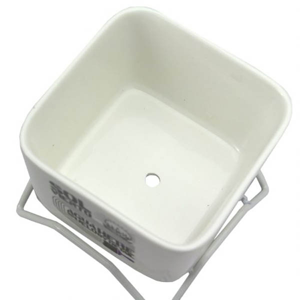 ホワイトワイヤースタンド付属の磁器プランター。