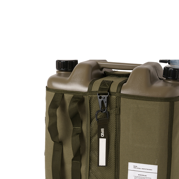 ワックスコットン生地のオリジナルカバーを取り付けたウォータータンク