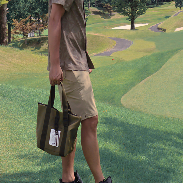 ゴルフのラウンドには必須のカートバッグ。