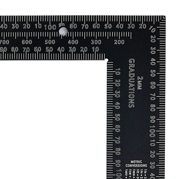 プロフェッショナル向け3mm厚のアルミブレードを採用したヘビーデューティーメトリック直角定規