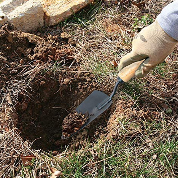 球根や苗の植え付け、植替え、除草、土ならし、などに役立つハンドスコップ。