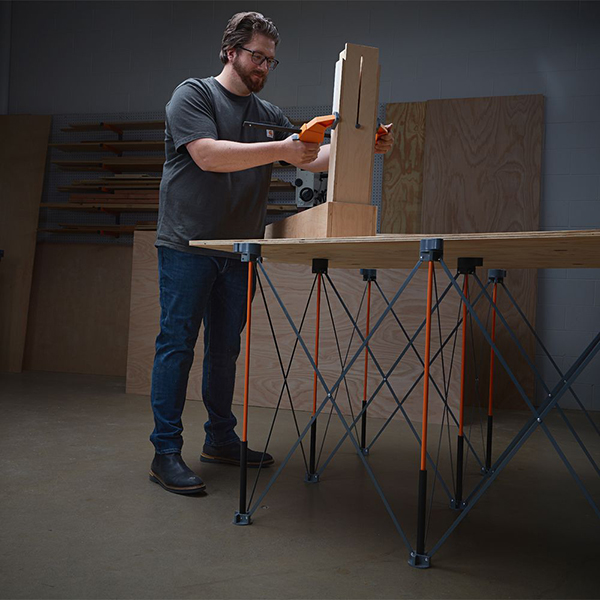 素早くセットアップ可能なスチール製ワークスタンド