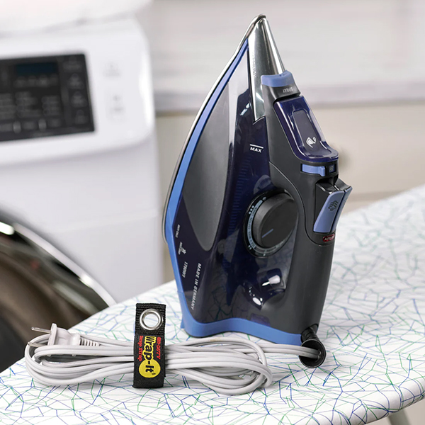 コードやホース、ロープなどを整理できて吊下げ保管可能。