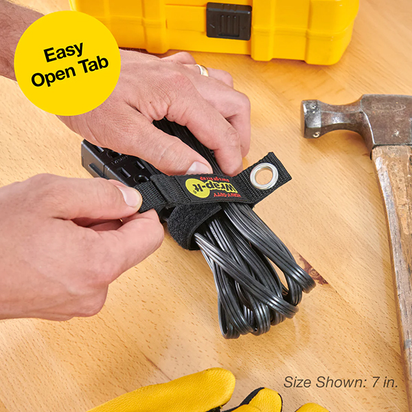 コードやホース、ロープなどを整理できて吊下げ保管可能。