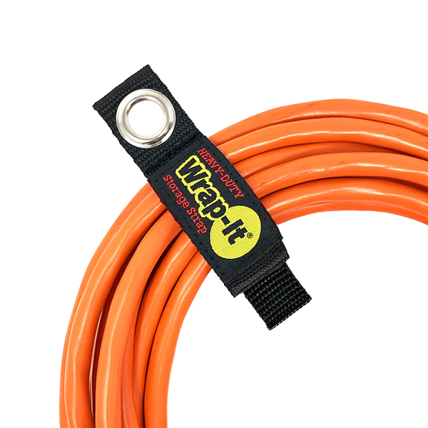 コードやホース、ロープなどを整理できて吊下げ保管可能。