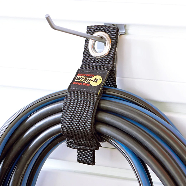 コードやホース、ロープなどを整理できて吊下げ保管可能。