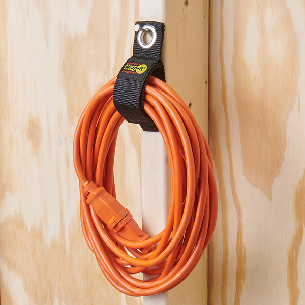 コードやホース、ロープなどを整理できて吊下げ保管可能。