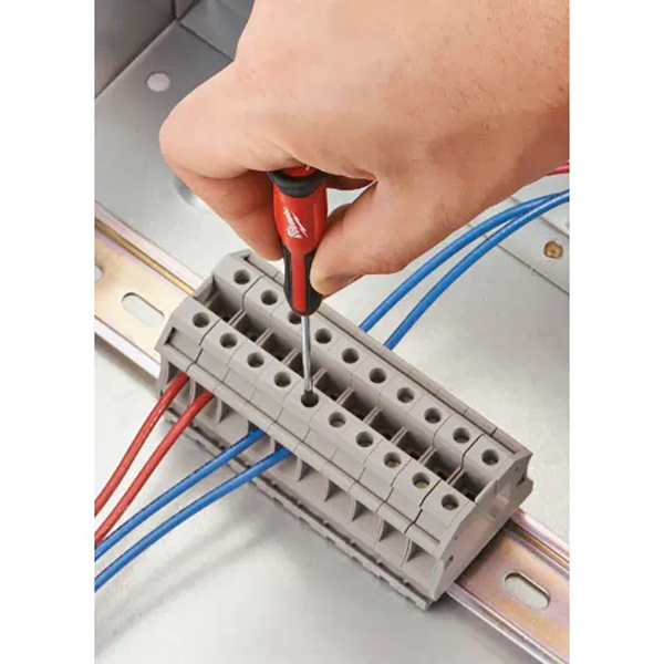 精密に機械加工され、オールメタルコアにより強度にも優れた精密ドライバーセット