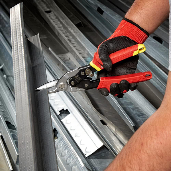 アルミニウム、ビニールサイディング、スクリーン、ボール紙、革、銅などの直線カットに最適なスニップ