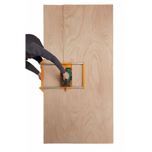 合板などの縁を最大24インチ（60cm）までの幅で素早く簡単に切り落とすことが可能なガイドです